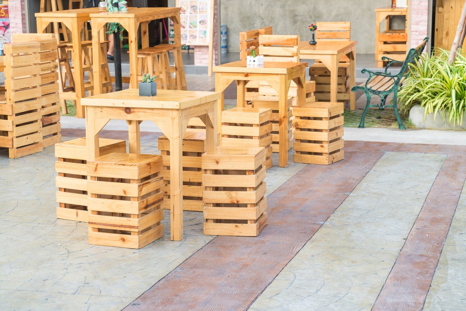 Wie man einen einfachen Couchtisch aus Paletten macht?
